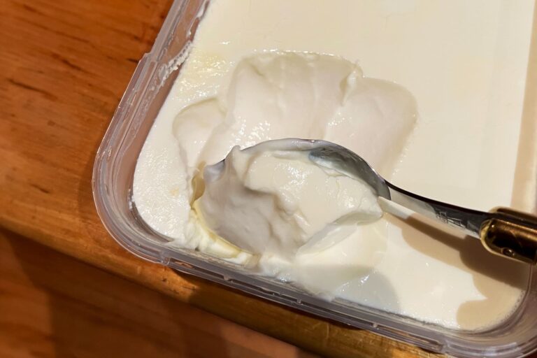 Super thick yoghurt made from milk powder