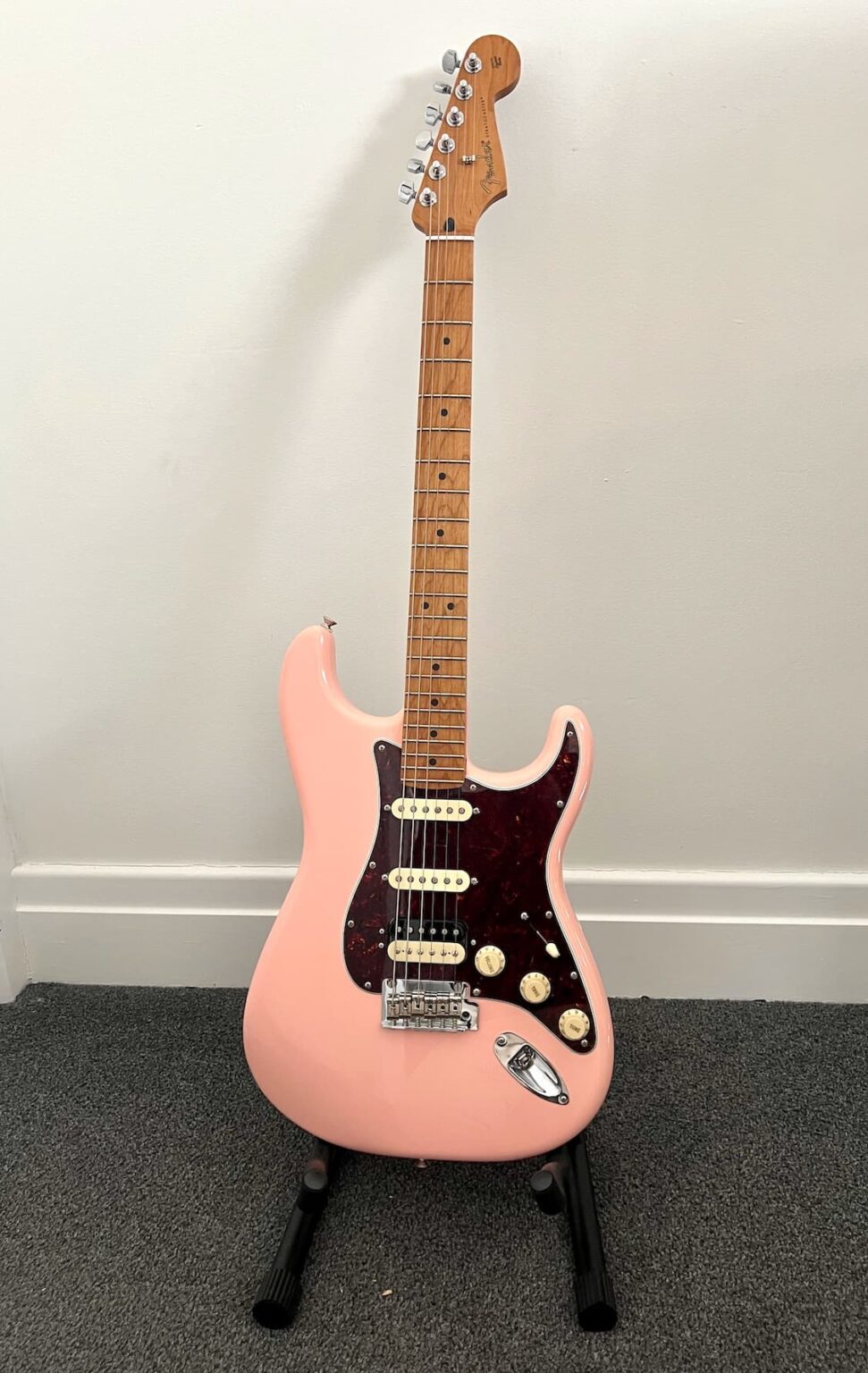 Fender Stratocaster Shell Pink (MIM) Maple Neck