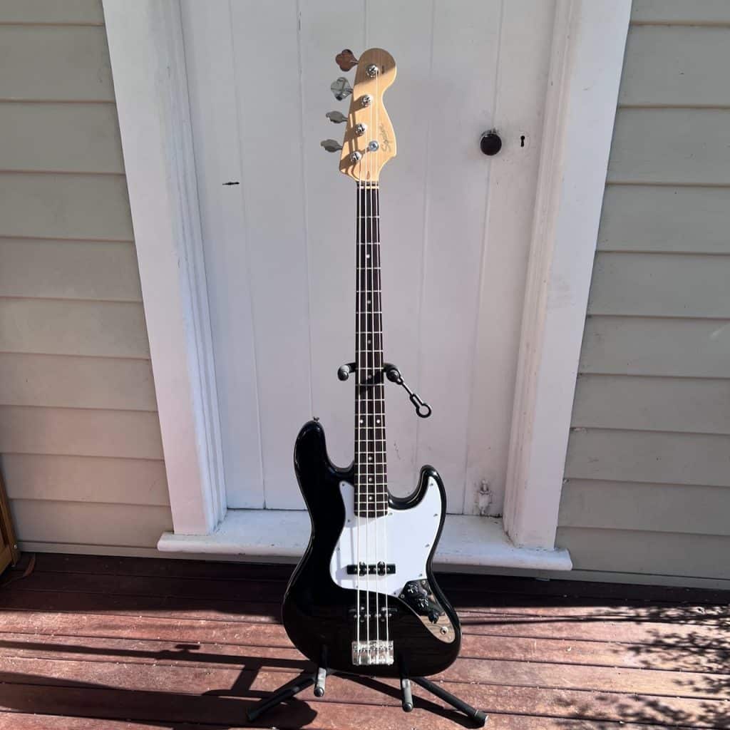 Lazy-ass, highly subjective comparison of a Squier Affinity and Fender Player Jazz Bass 2 Squier Affinity Jazz Bass